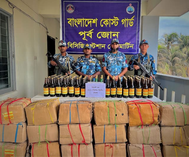 ছেঁড়া দ্বীপে কেয়া বন থেকে ৫৮৫ বোতল বিদেশী মদ উদ্ধার