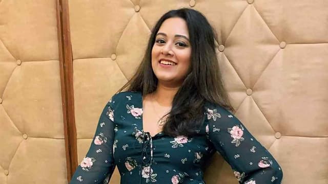 দীঘিকে দুই পয়সার মেয়ে বললেন নির্মাতা