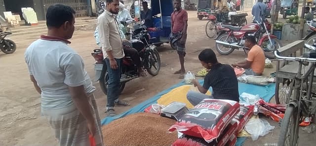 রমজান উপলক্ষে হিলি বন্দর দিয়ে ছোলা আমদানি বৃদ্ধি পেয়েছে কমেছে দাম