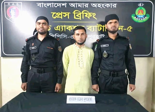 ঘোড়াঘাটে র্যাবের হাতে কথিত জ্বীনের বাদশা আটক