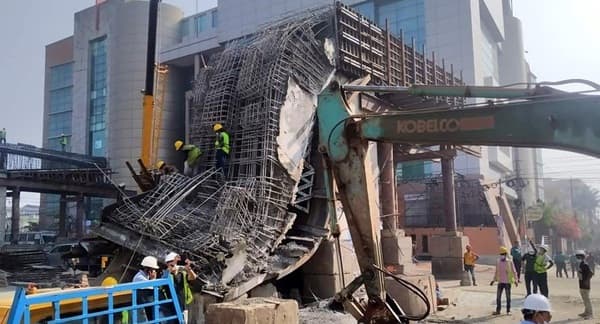 ভেঙে পড়ল এক্সপ্রেসওয়ের গার্ডার, আহত ৪