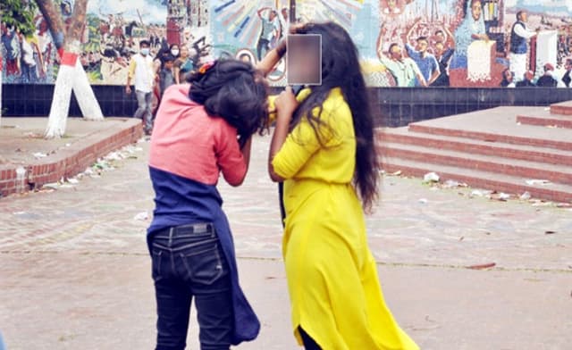 টিকটকার ২ কিশোরীর চুলোচুলির ভিডিও ভাইরাল
