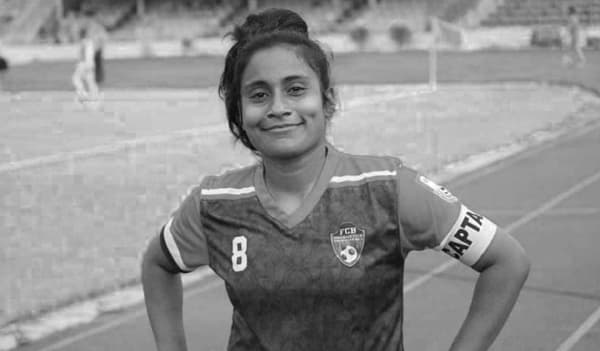 প্রসবকালীন জটিলতায় মারা গেলেন সাফজয়ী নারী ফুটবলার