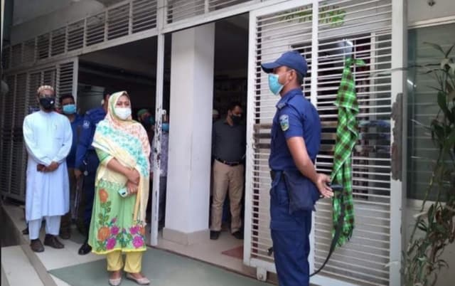 স্কুল চালু রাখার অপরাধে ৬৫ হাজার টাকা জরিমানা