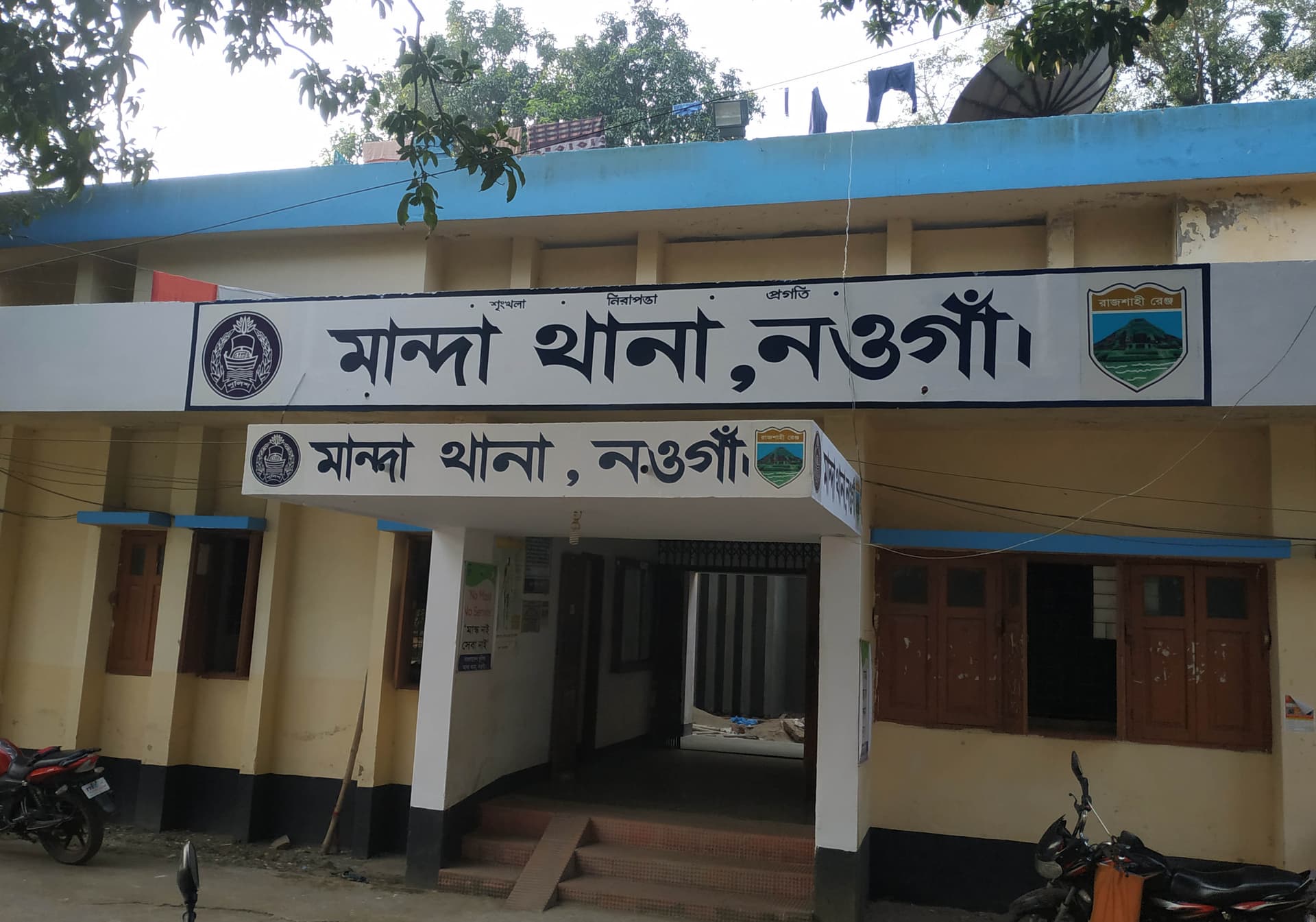 নওগাঁয় বাসের চাপায় কাপড় ব্যাবসায়ীসহ নিহত ২