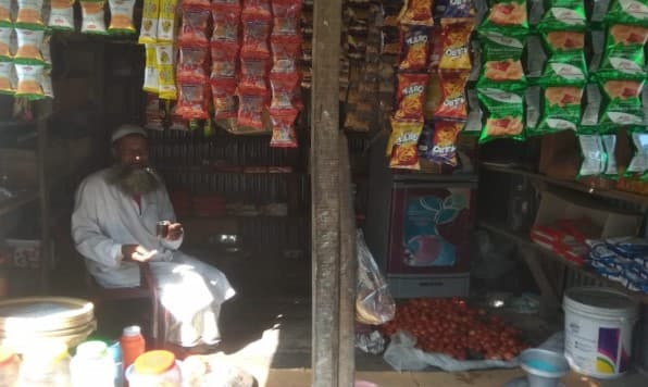 বঙ্গবন্ধুকে ভালোবেসে ১ টাকায় চা বিক্রি