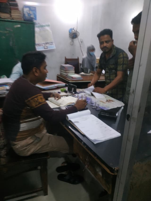 এক টিপসই ও স্বাক্ষরে ১০০ থেকে ১৫০টাকা