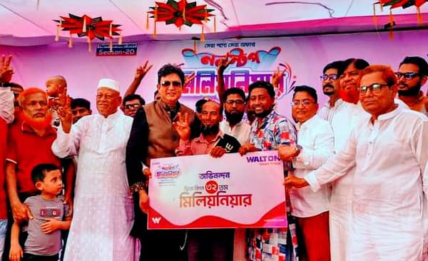 ওয়ালটনের ছোঁয়ায় ভাগ্য বদলের স্বপ্ন দরিদ্র ভ্যান চালক হুমায়ূনের