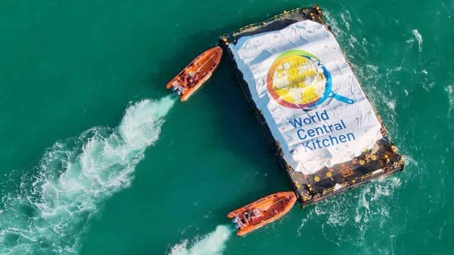 এই প্রথম ত্রাণবাহী জাহাজ ভিড়ল গাজার উপকূলে