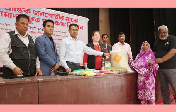 নওগাঁয় প্রান্তিক জনগোষ্ঠীর ৫১০ পরিবার পেল সহায়তা