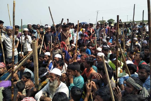 হিন্দু ধর্মাবলম্বীদের বাড়িতে হেফাজত সমর্থকদের হামলা