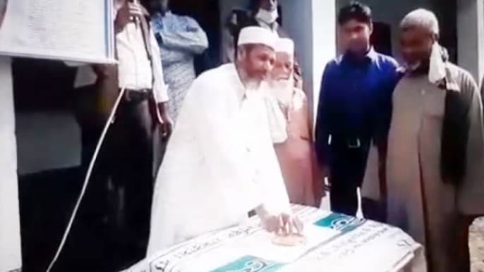 পাউরুটি কেটে বঙ্গবন্ধুর জন্মদিন পালন, ২ শিক্ষক আটক