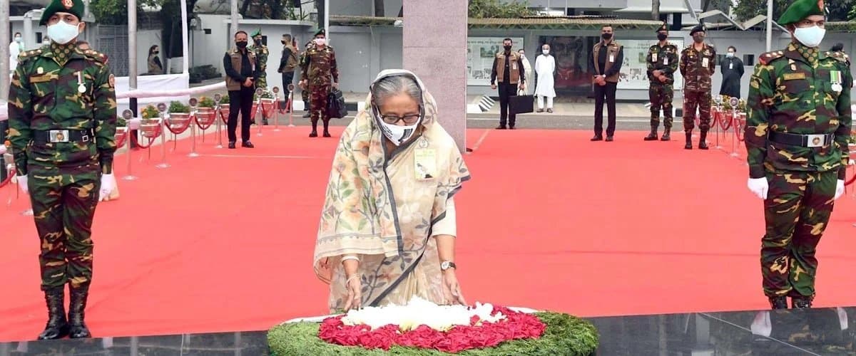 জন্মদিনে জাতির পিতার প্রতিকৃতিতে প্রধানমন্ত্রীর শ্রদ্ধা