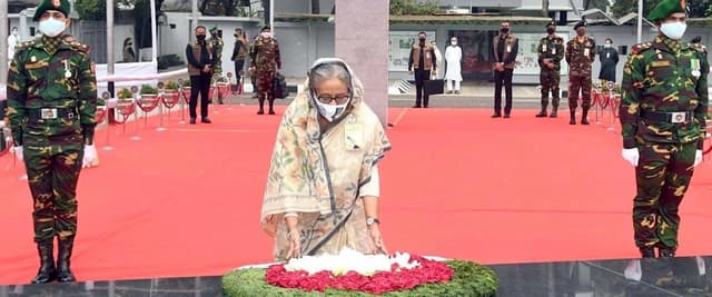 জন্মদিনে জাতির পিতার প্রতিকৃতিতে প্রধানমন্ত্রীর শ্রদ্ধা