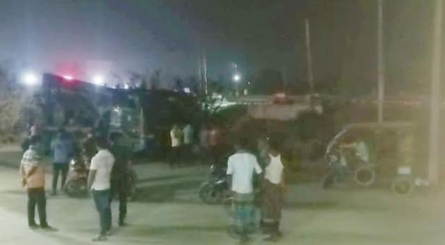 টাঙ্গাইলে ট্রাকের ধাক্কায় অটোরিকশা চালকসহ নিহত ২