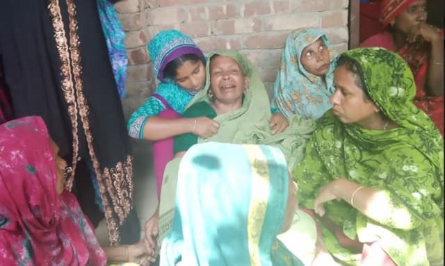 নাটোরে অবৈধ মাটিবাহী ট্রলির ধাক্কায় প্রাণ গেল কৃষকের