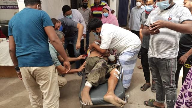 চাঁদার টাকা না পেয়ে মৎস ব্যবসায়ীকে কুপিয়ে হত্যাচেষ্টা