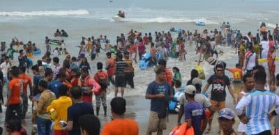 তিন দিনের ছুটিতে পর্যটকে মুখর সৈকত