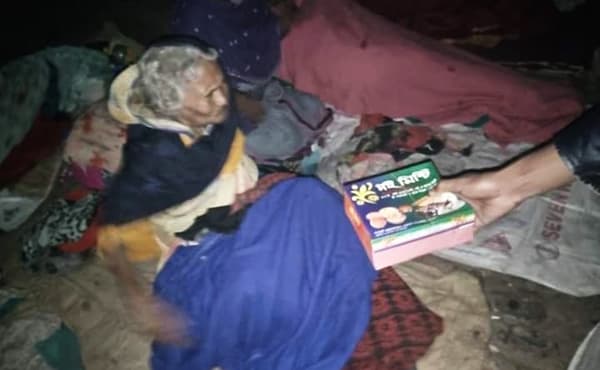 সেহরি ও ইফতারি নিয়ে অসচ্ছলদের পাশে 'ছায়াপথ'