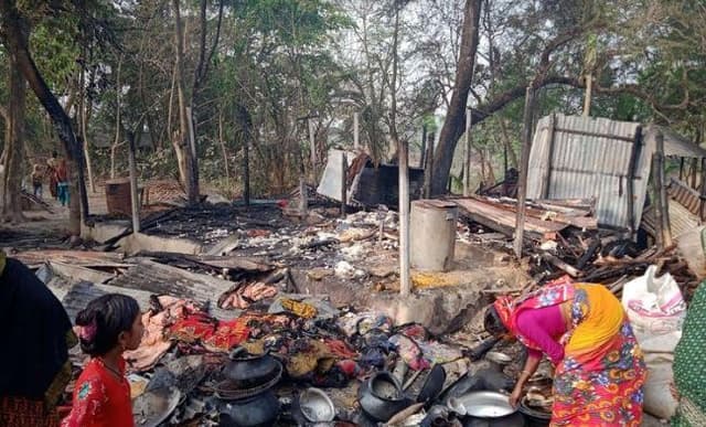 হরিনাকুন্ডুতে আগুনে পুড়ে নিঃস্ব হলেন দিনমজুর বোরহান