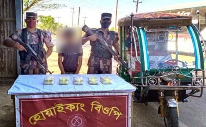 পঞ্চাশ হাজার ইয়াবাসহ কিশোর আটক