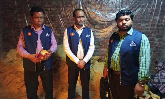 দেবীদ্বারে বিএসটিআই মানচিহ্ন ব্যাবহার করে পন্য বিক্রির দায়ে মামলা