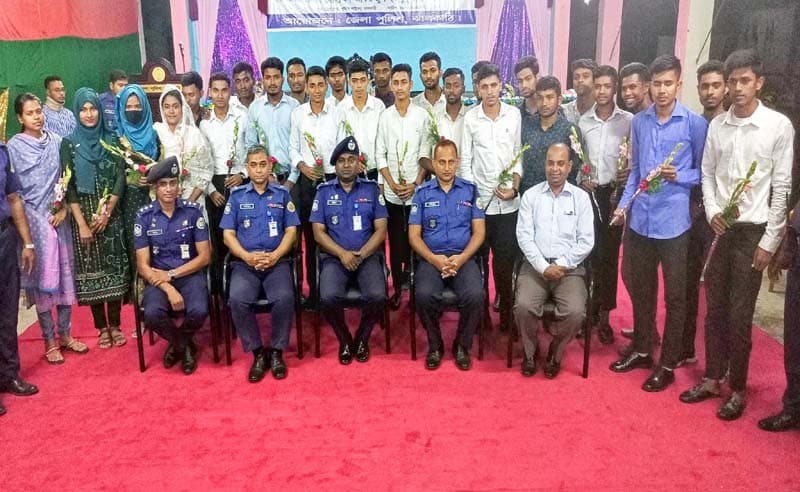 ঝালকাঠিতে নিজ যোগ্যতায় পুলিশে চাকুরী পেলেন ২৬ নারী পুরুষ