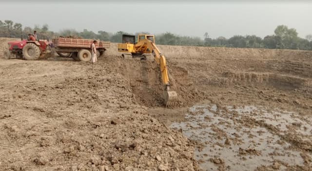 লালপুরে ফসলি জমিতে থামছেনা পুকুর খনন
