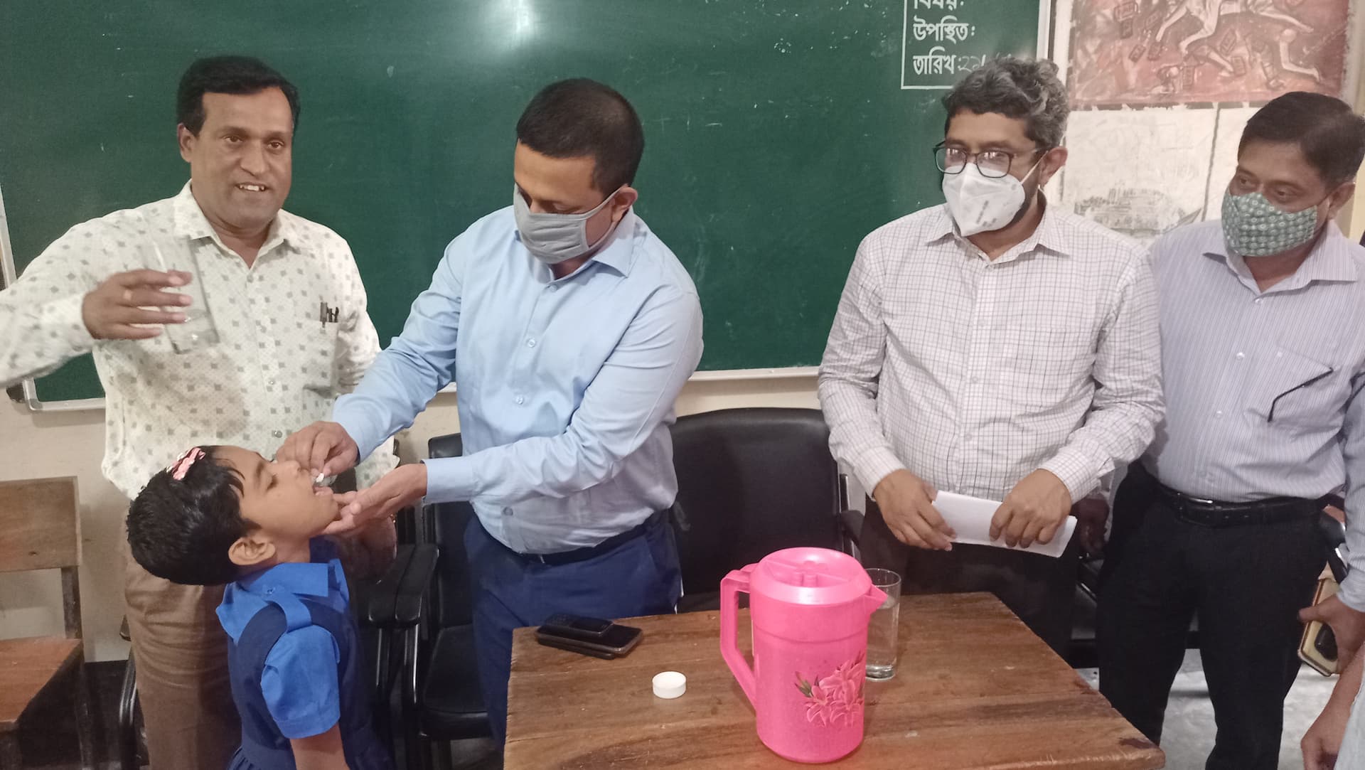 গোয়ালন্দে কৃমি নাশক ট্যাবলেট খাওয়ানো উদ্বোধন