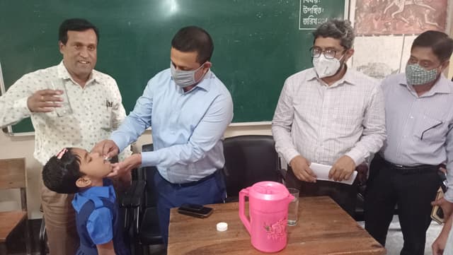 গোয়ালন্দে কৃমি নাশক ট্যাবলেট খাওয়ানো উদ্বোধন