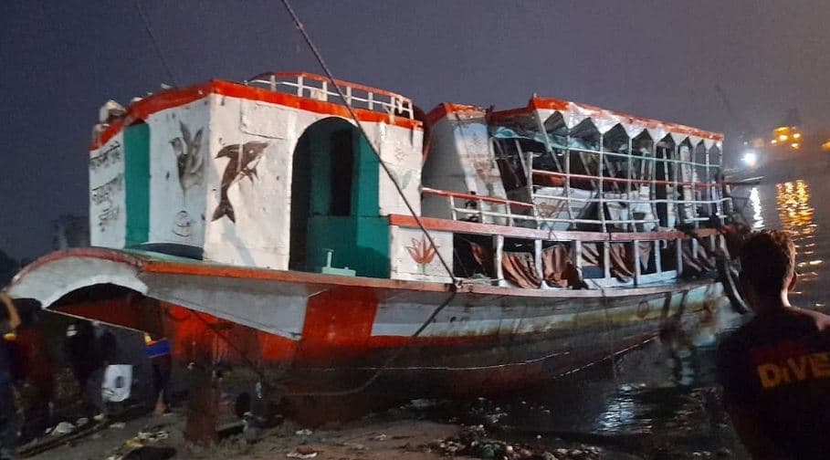 শীতলক্ষ্যা নদীতে ডুবে যাওয়া লঞ্চ উদ্ধার