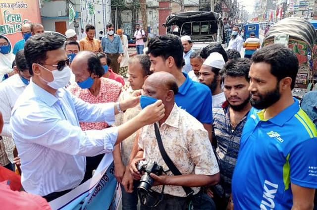 নিয়মিত মাস্ক পড়ার আহবান বরিশাল জেলা প্রশাসকের