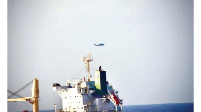 এমভি আবদুল্লাহর কাছাকাছি ইইউ যুদ্ধজাহাজ, চক্কর কাটছে হেলিকপ্টার