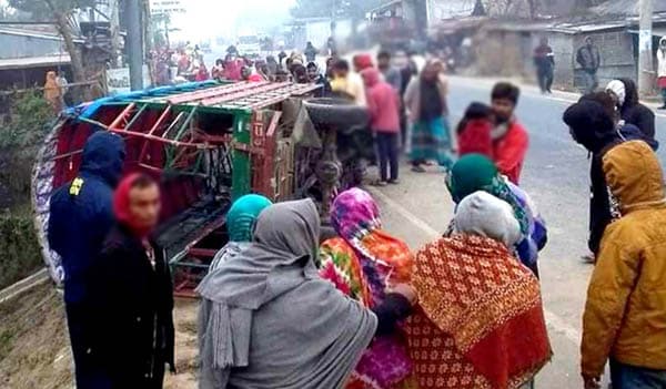 ইফতারি কিনতে গিয়ে নছিমনের ধাক্কায় তিনজন নিহত