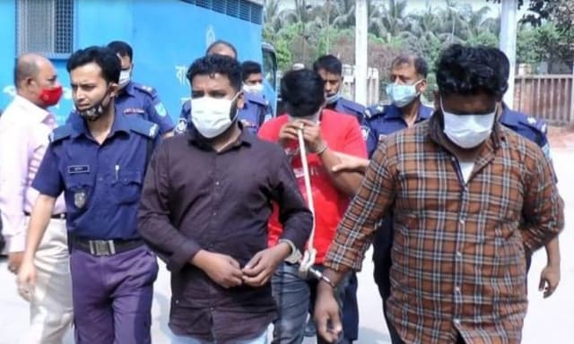 অস্ত্র ও ফেনসিডিলসহ পুলিশের এসআই গ্রেফতার