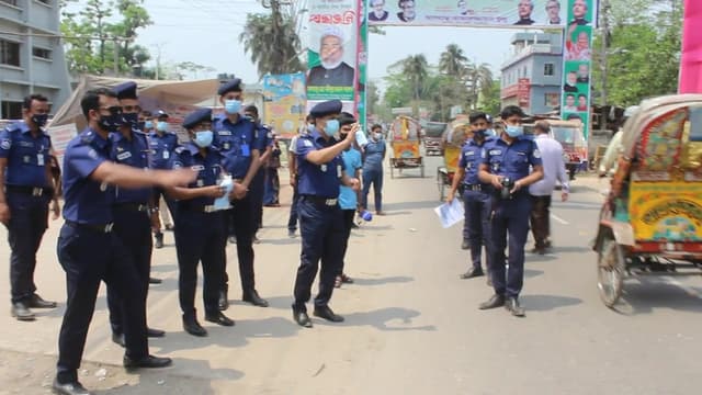 করোনা ভাইরাস প্রতিরোধে বিভিন্ন কার্যক্রম চালাচ্ছে পিরোজপুর জেলা পুলিশ