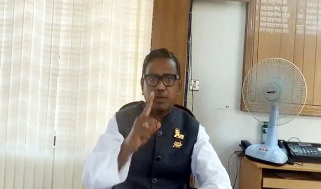 ফেসবুক লাইভে আত্মহত্যার হুমকি কাদের মির্জার