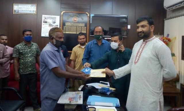 হাকিমপুরে ১২ ক্যান্সার রোগীর মাঝে প্রধানমন্ত্রীর চেক বিতরণ