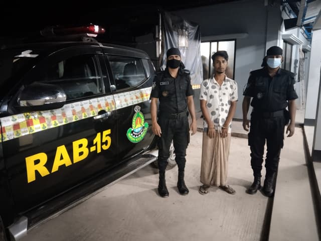 টেকনাফে সাড়ে ছয় হাজার পিস ইয়াবাসহ যুবক আটক