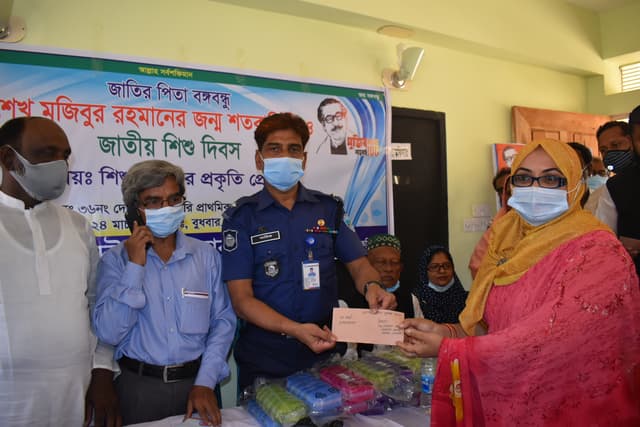কুমিল্লায় শিক্ষা উপকরণ ও পাখীর বাসা বিতরণ