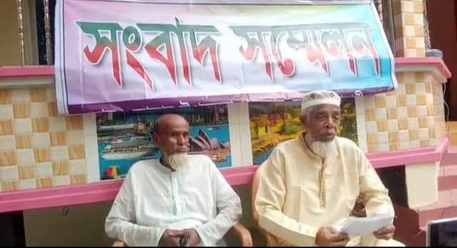 ডাসারে সরকারি খাল দখল করে পেট্রোল পাম্প নির্মান করায় সংবাদ সম্মেলন