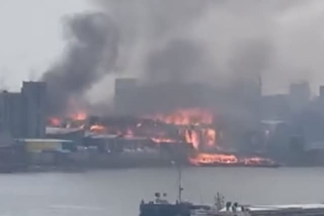 মুন্সীগঞ্জে সুপারবোর্ড কারখানায় ভয়াবহ আগুন, নিয়ন্ত্রণে ১০ ইউনিট