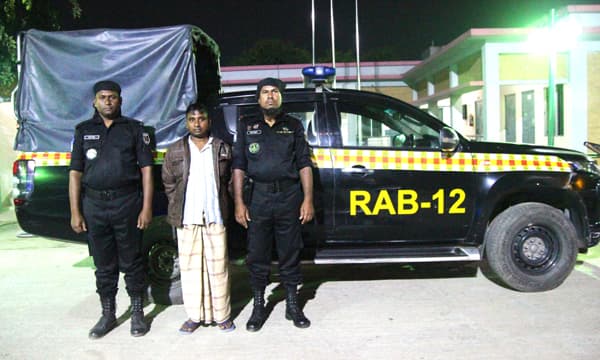সিরাজগঞ্জে ১০ বছরের সাজাপ্রাপ্ত পলাতক আসামি গ্রেফতার