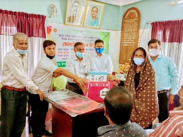 সরাইলে প্রশিক্ষিত ৩০ জন জেলে পেল সেলাই মেশিন