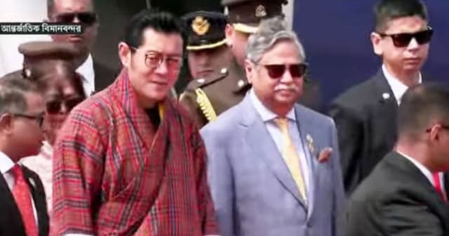 ঢাকায় পৌঁছেছেন ভুটানের রাজা