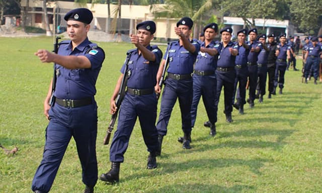 ৭১ থেকে ২০২১-এ বাংলাদেশ পুলিশ