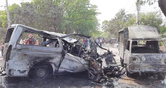 রাজশাহীতে তিন যানের সংঘর্ষে নিহত বেড়ে ১৭
