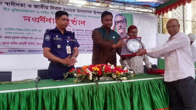 নওগাঁয় শহিদ বীর মুক্তিযোদ্ধা পরিবারের সদস্যদের সংবর্ধনা