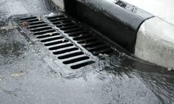 পুলিশের ভয়ে ড্রেনের মধ্যে লুকিয়ে ৩০ ঘণ্টা !