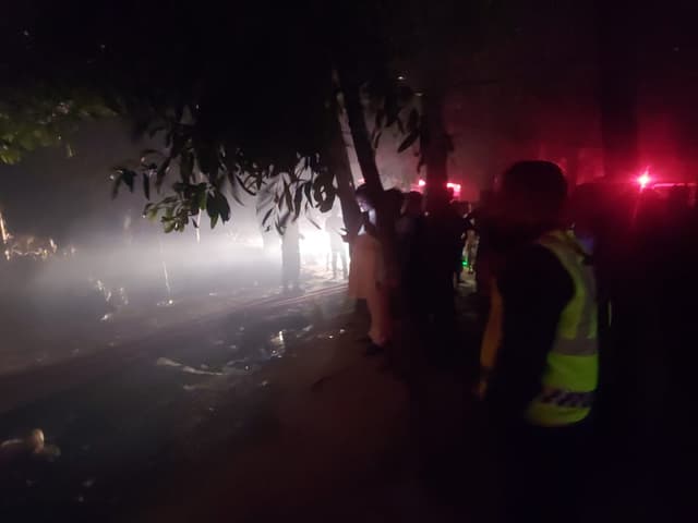 কালিয়াকৈরে আগুনে ঝুট গুদামসহ ৪২ কক্ষ পুড়ে ছাই